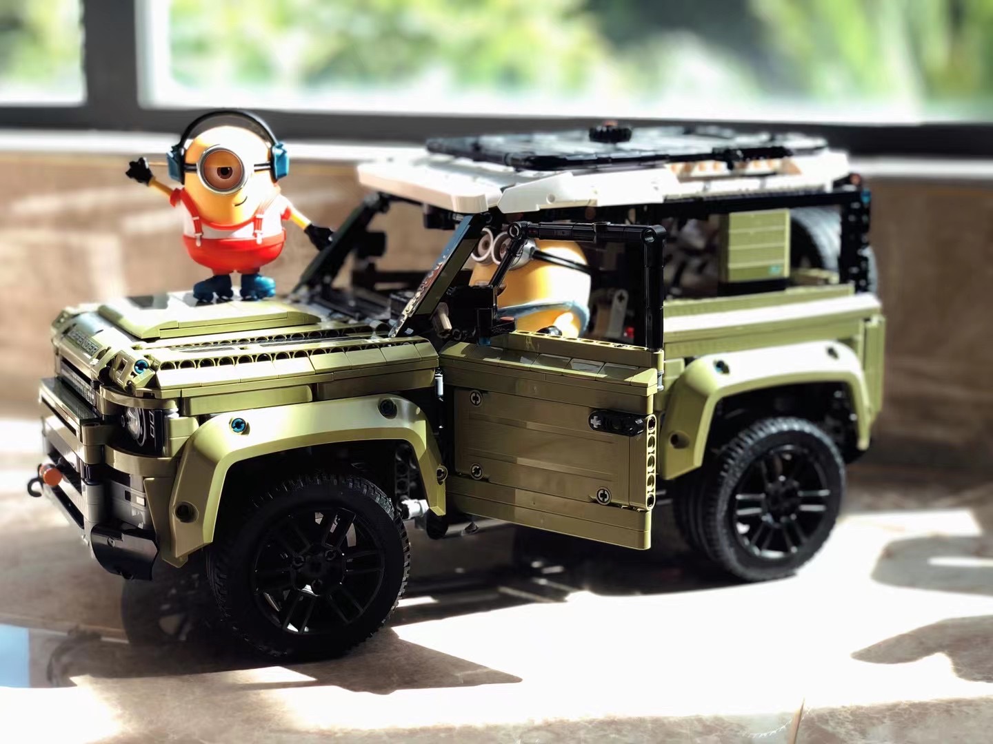 Land Rover Defender 